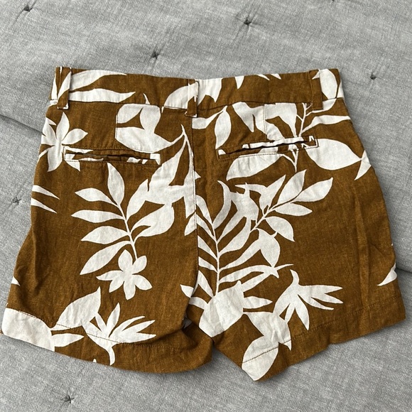 Old Navy Brown and White Bermuda Shorts with Tropical Print - Picture 2 of 13